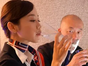 Người yêu dẫn bạn gái về chơi bị 2 cô chị cướp trắng trợn